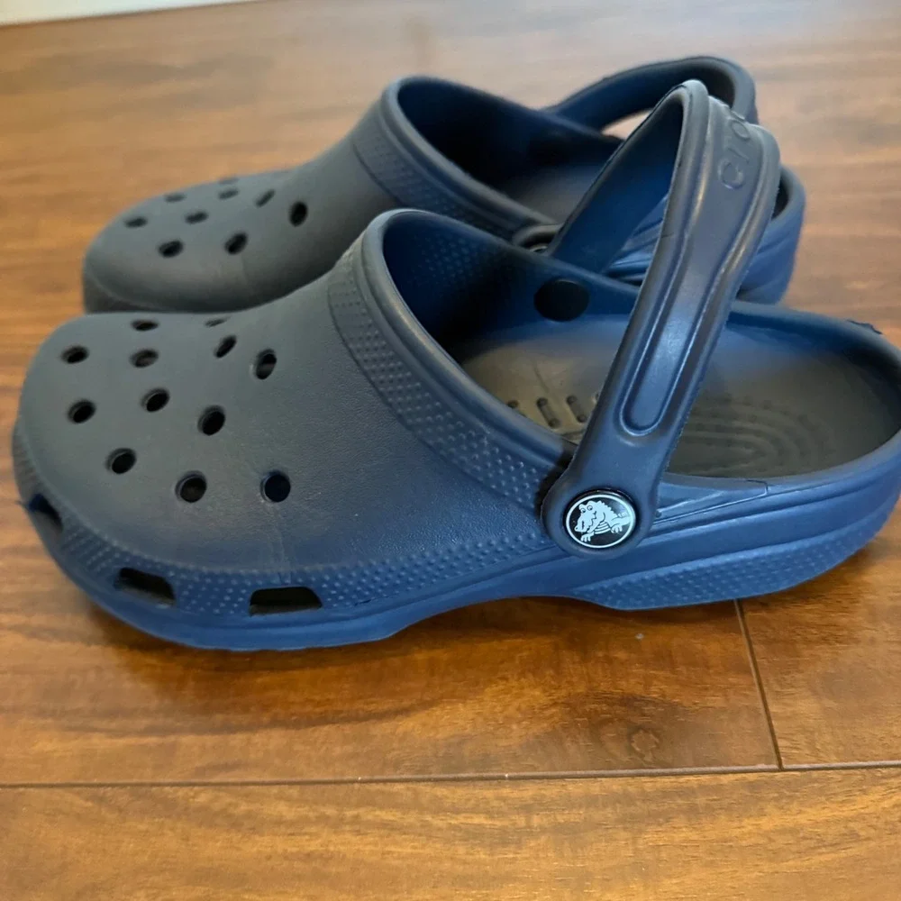Crocs Classic Clog‎ Navy Blue Slip On Shoes Size 5 Kids/ Men Size 7 Women - Picture 4 of 9